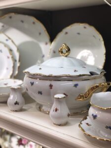 antika değerinde çok özel bir yemek takımı…